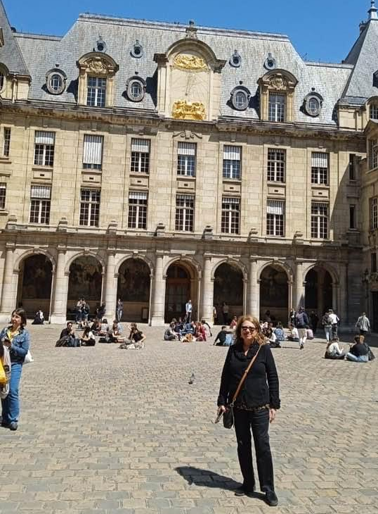 Dr. Viviana Plotnik at Sorbonne University in Paris.