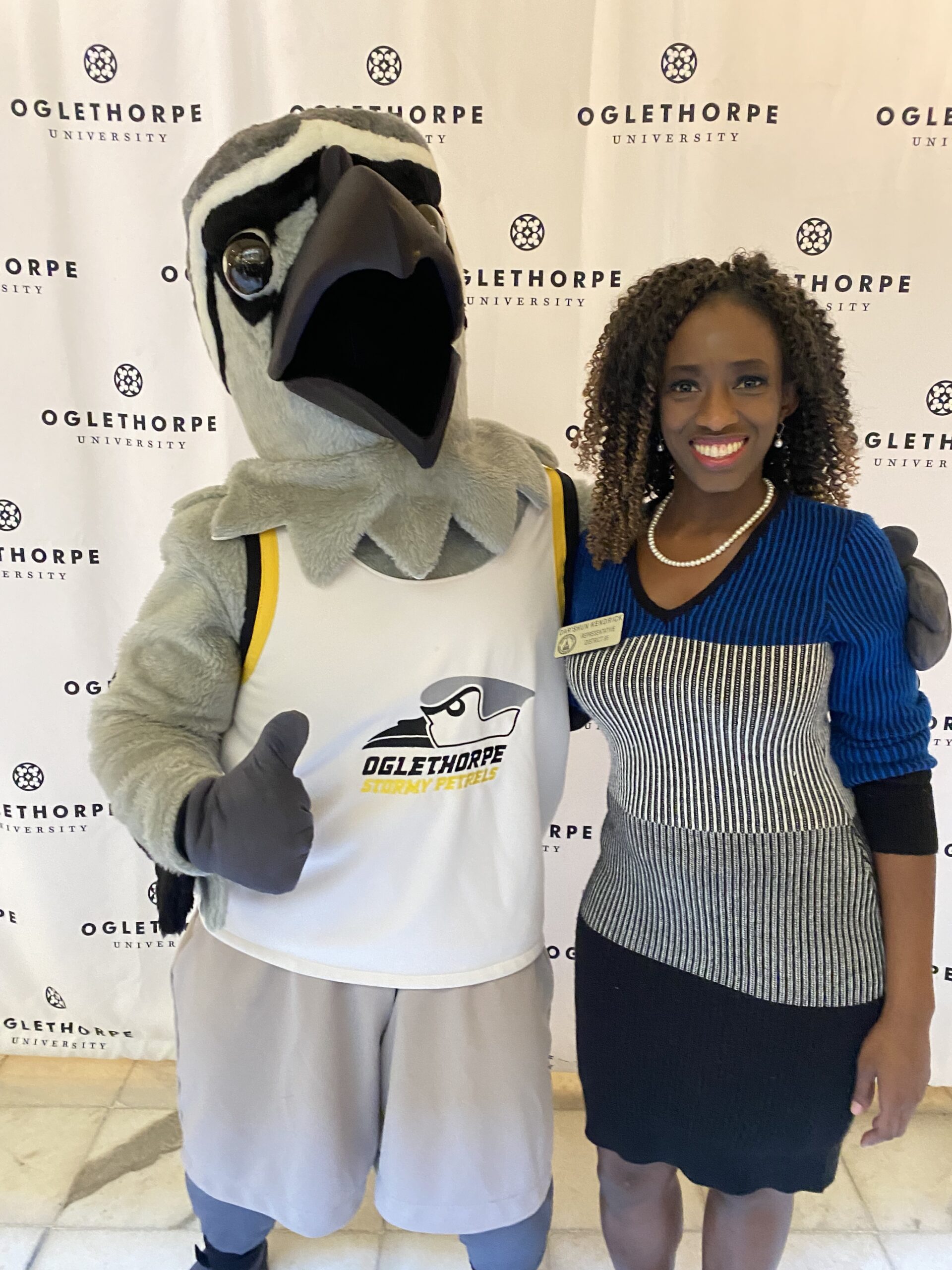 Dar'shun Kendrick '04 with Oglethorpe mascot Petey the Petrel.