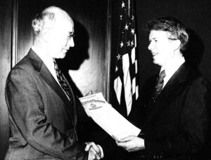 Black and white photo of Oglethorpe President Vonk and Georgia Governor Jimmy Carter