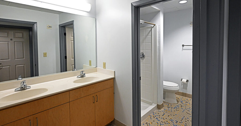 Jobe Hansen bathroom