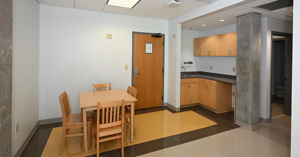 Jobe Hansen kitchenette