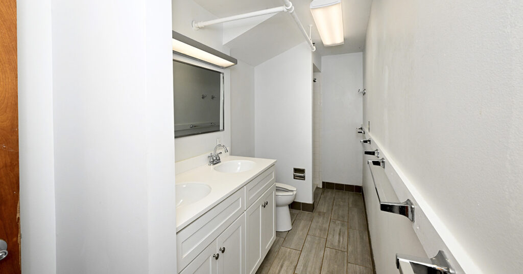 Upper Quad bathroom