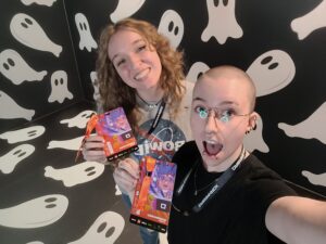 Fynn Grindle and Rachel Spooner excitedly present their DreamHack Atlanta badges