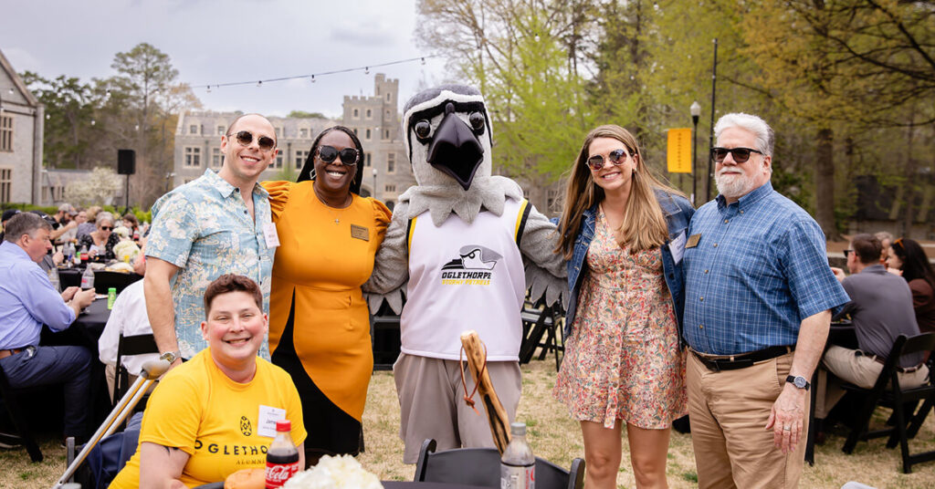 Petey embraces alumni on the quad at Alumni Weekend.