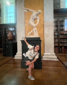 Emily Menéndez poses like a statue at the National Gallery in London.
