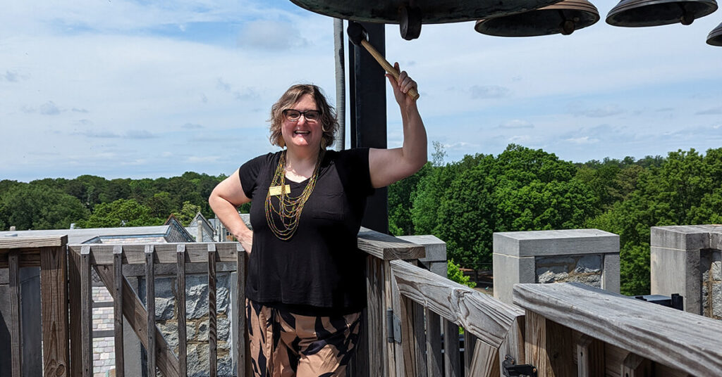 Heather Staniszewski '02 rings the Carillon bell.